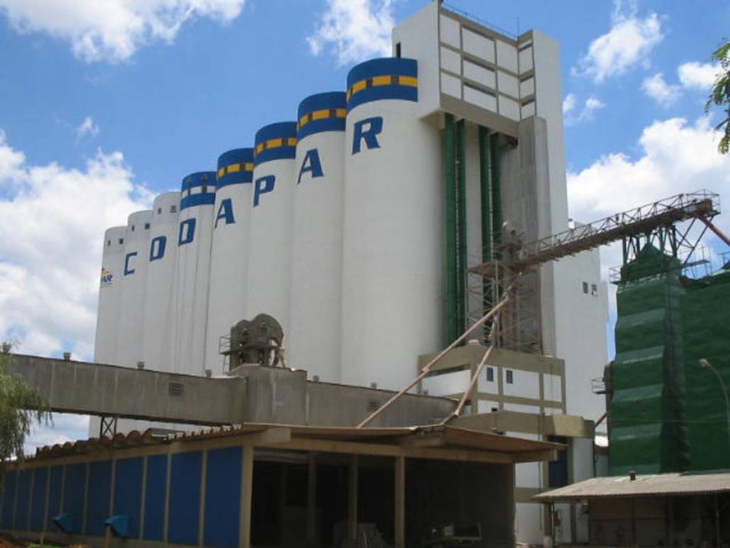 Silos industriais da Coodapar após pintura industrial da Suprema Pinturas